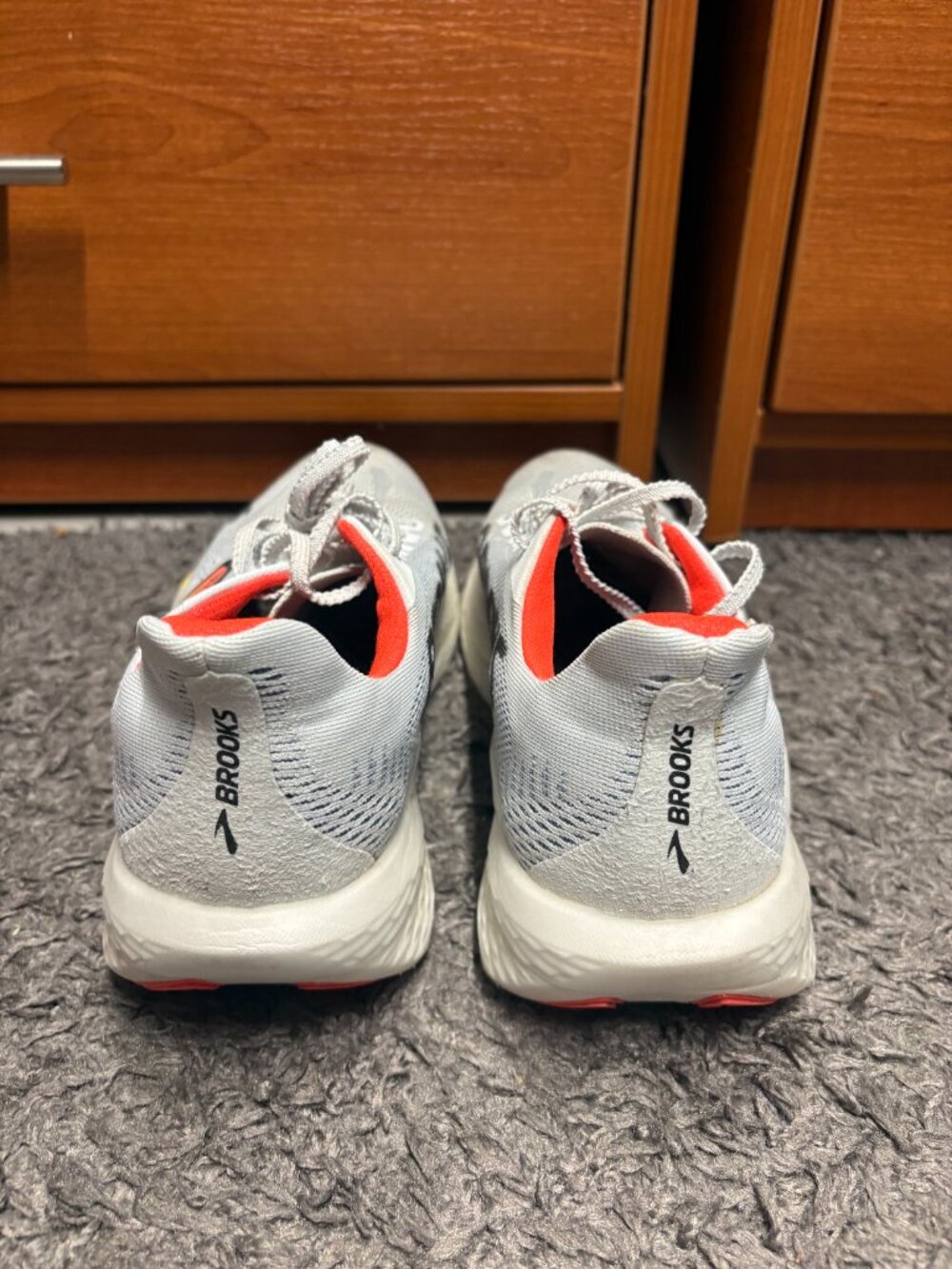 Women's Brooks Hyperion Max 2, Illusion/Coral/Black, 10 B Medium US Running/Walk - Picture 3 of 7